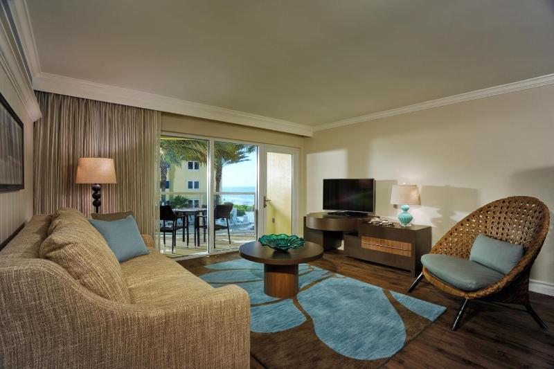 Ground Level Deluxe One-Bedroom Suite with Gulf View image 2