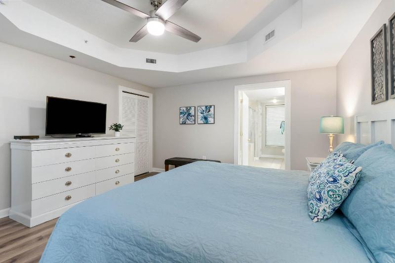 Ocean View 3 Bedroom Unit at Royale Palms-907 condo - image 13