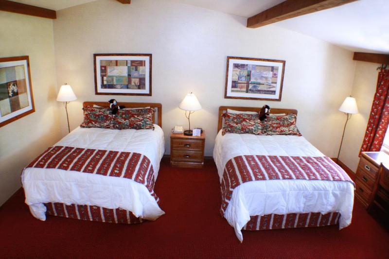 Standard Queen Room image 3
