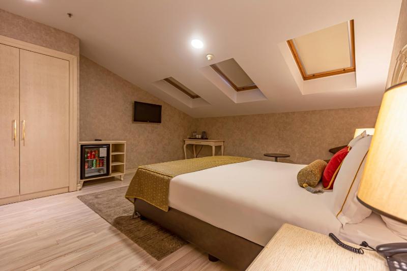 Standard Double Room image 3