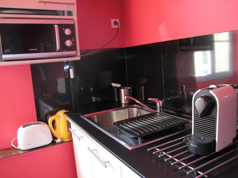 Studio with mezzanine image 4