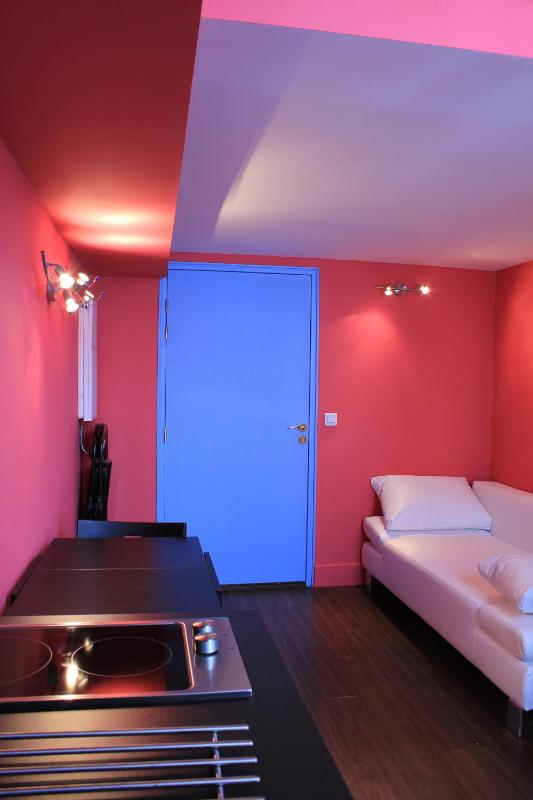 Studio with mezzanine image 3