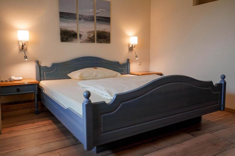 Standard Double Room image 3