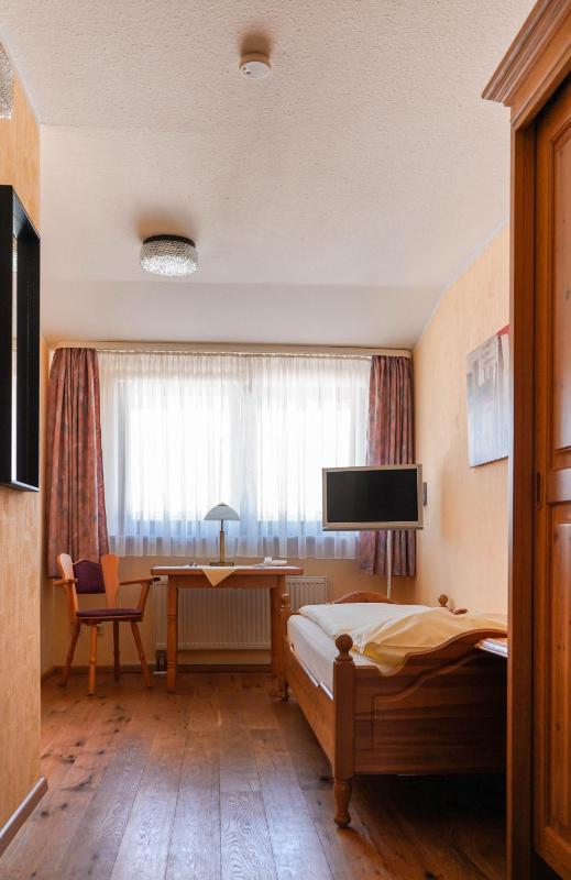 Standard Single Room image 4