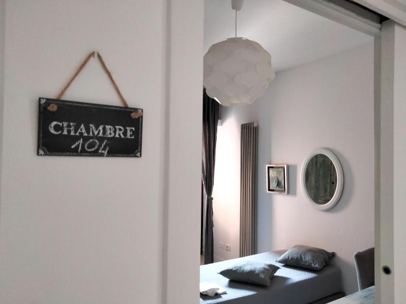 Standard Single Room with Shared Bathroom image 1
