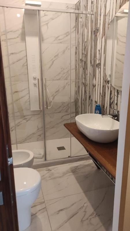 King Suite with Spa Bath image 2