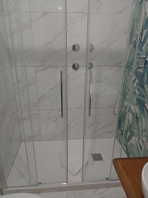 Deluxe Double Room with Extra Bed image 4