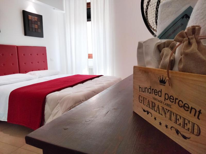 Double or Twin Room with Private Bathroom image 1