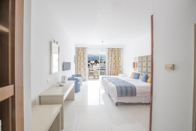 Family Room image 4