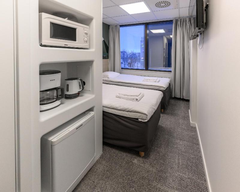 Standard Twin Room image 3