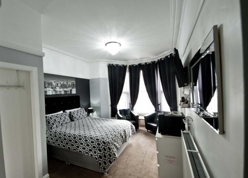Deluxe Family Room image 1