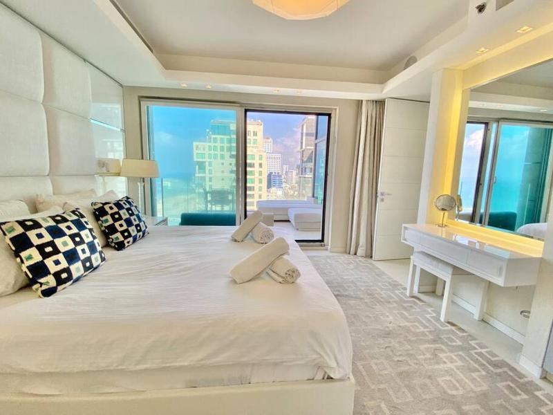 Amazing Sea view APT with parking at Royal Beach - By Beach Apartments TLV - image 14