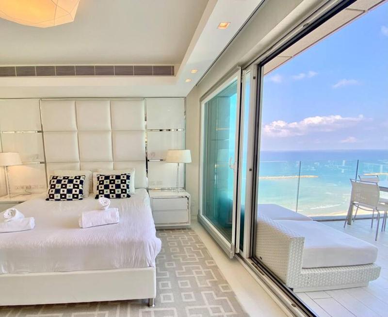 Amazing Sea view APT with parking at Royal Beach - By Beach Apartments TLV - image 3