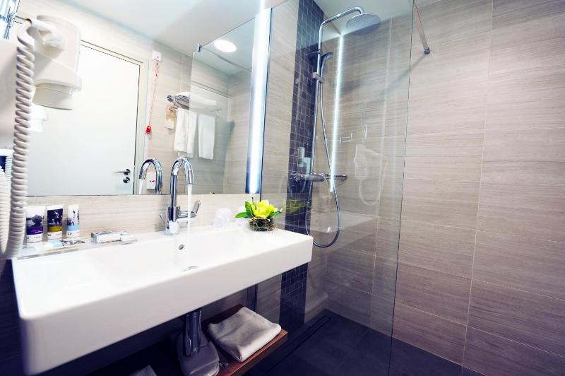 Superior Double Room image 3