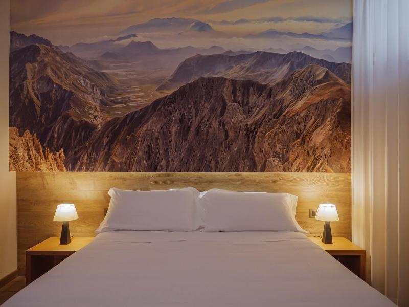 Double or Twin Room image 3