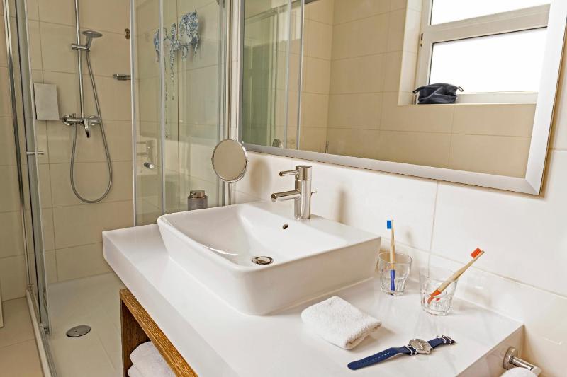 Double Room with Balcony and Sea View image 2