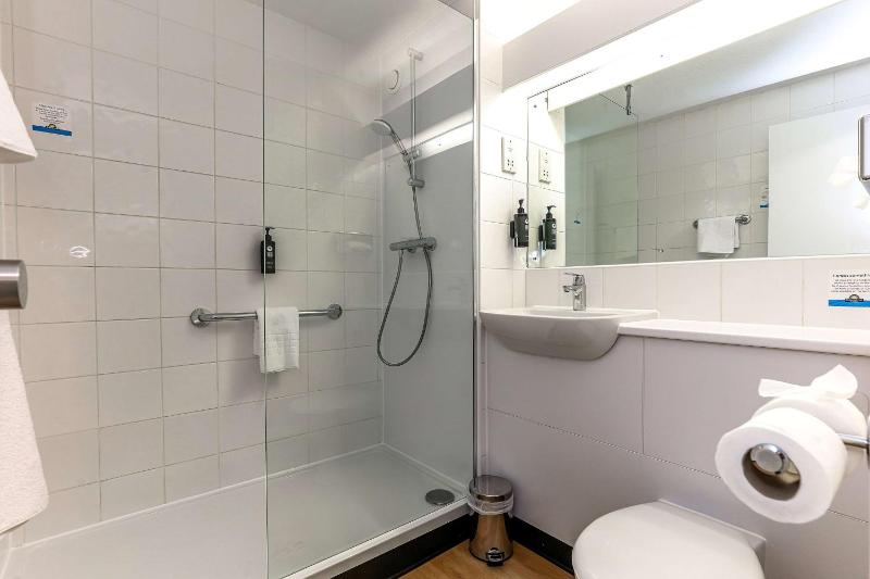 Standard Twin Room image 2