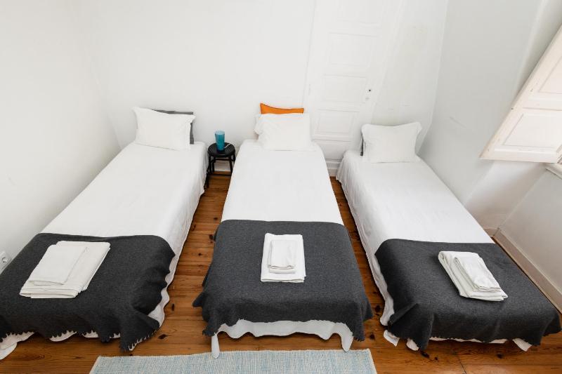 Triple Room with Shared Bathroom image 2