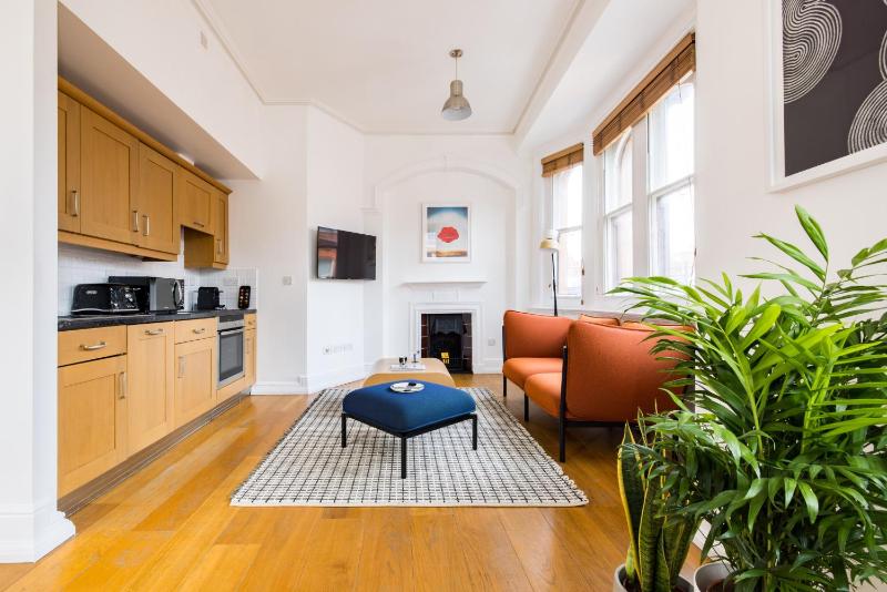 One-Bedroom Suite image 4