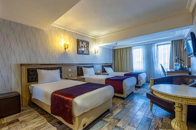 Standard Triple Room image 4