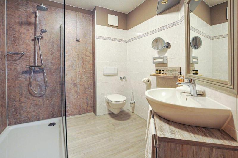Single Room with Shower image 4