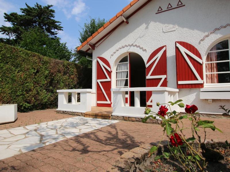 Holiday Home (8 Adults) image 2