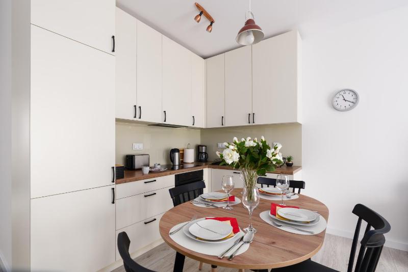 Premium Apartments Poznań Airport by Noclegi Renters - image 35