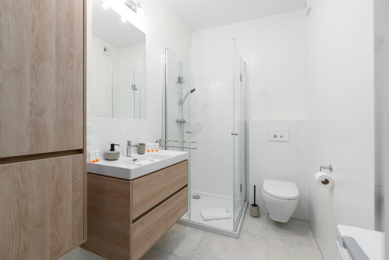 Premium Apartments Poznań Airport by Noclegi Renters - image 21