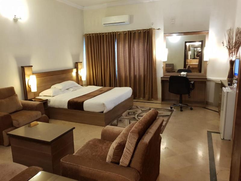 Deluxe Double Room image 2