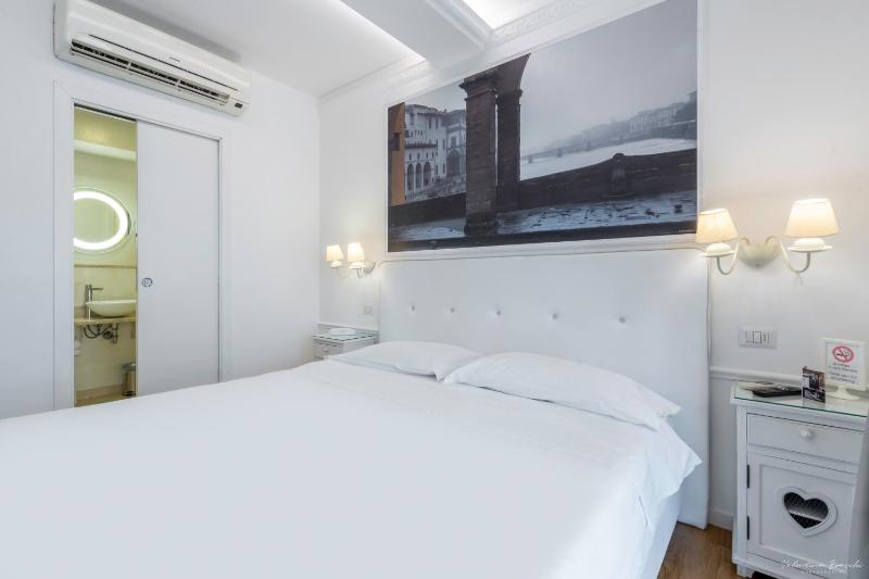 Classic Double or Twin Room image 1