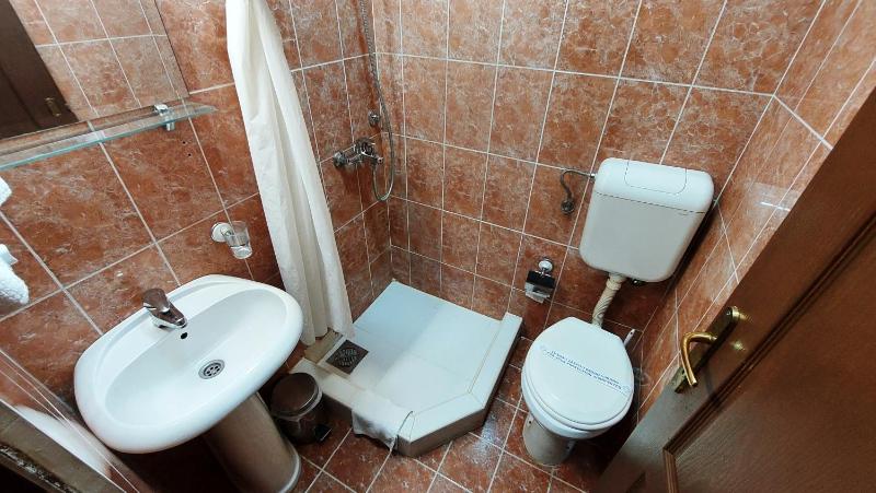 Standard Single Room image 2