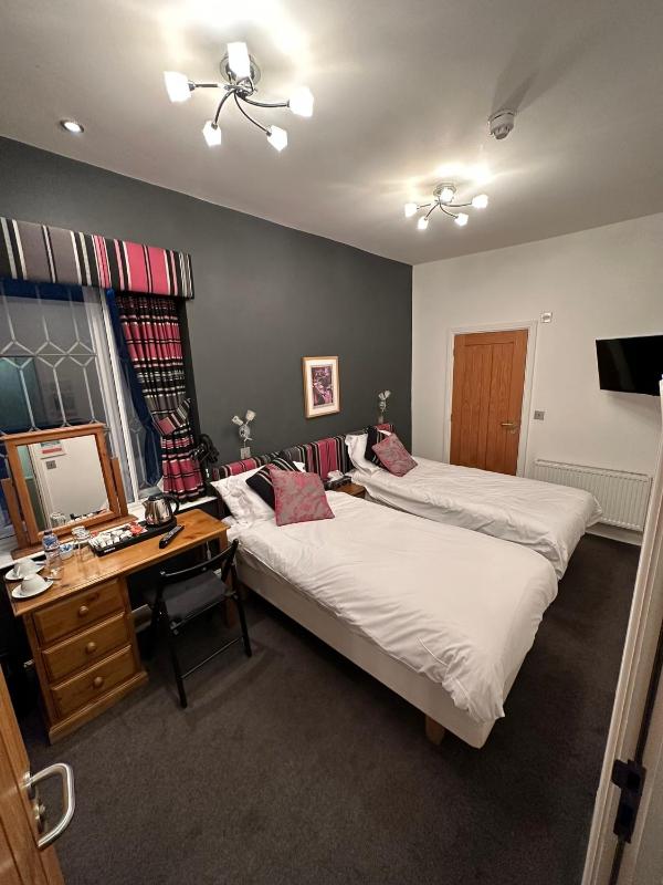 Twin Room image 1