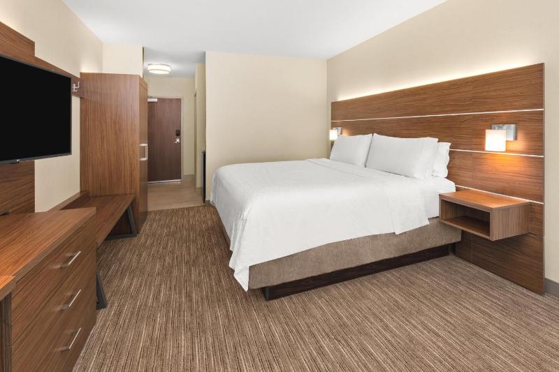 Standard King Room with Extra Floor Space image 1