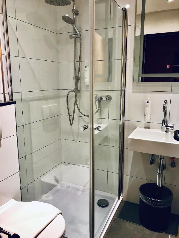 Single Room with Shower image 1