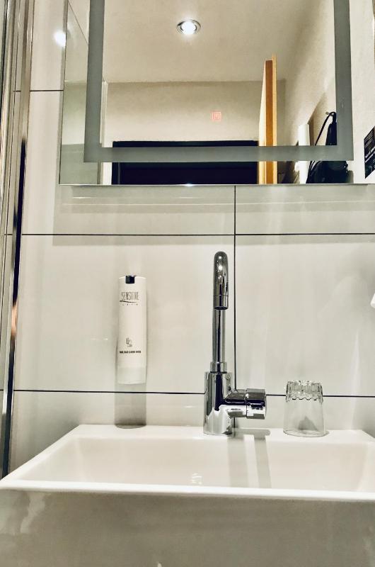 Single Room with Shower image 2