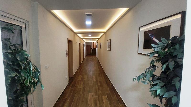 Standard Twin Room image 4