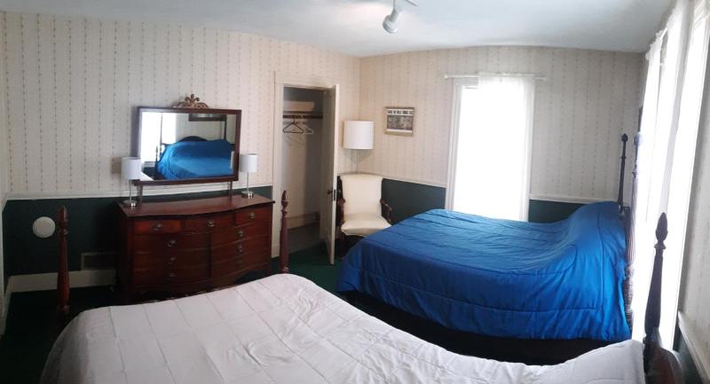 Double Room with Shared Bathroom image 4
