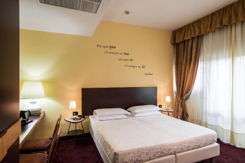 Double or Twin Room image 3
