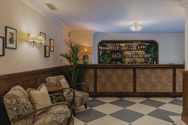 The Queens Hotel - image 39