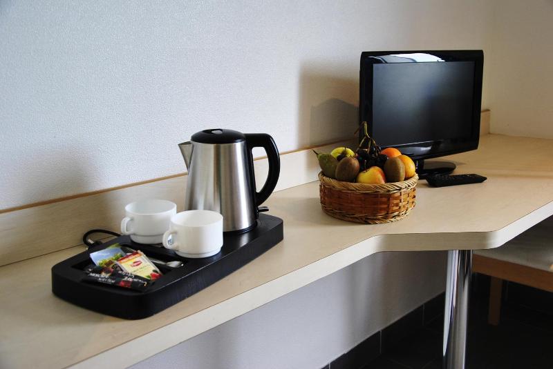 Twin Room image 4