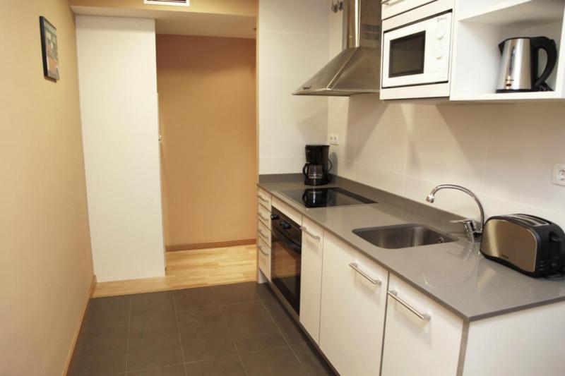 Large One-Bedroom Apartment (2 Adults) image 2