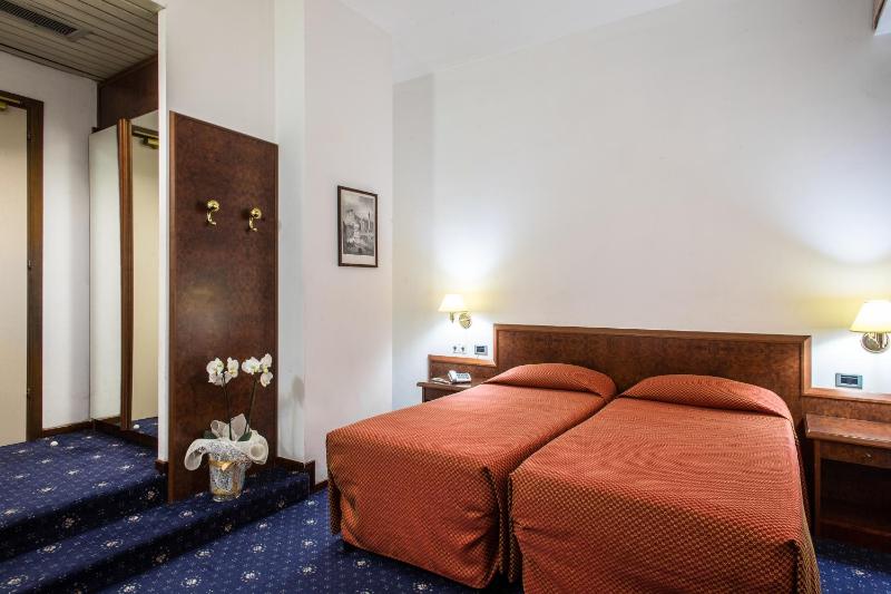 Quadruple Room image 3