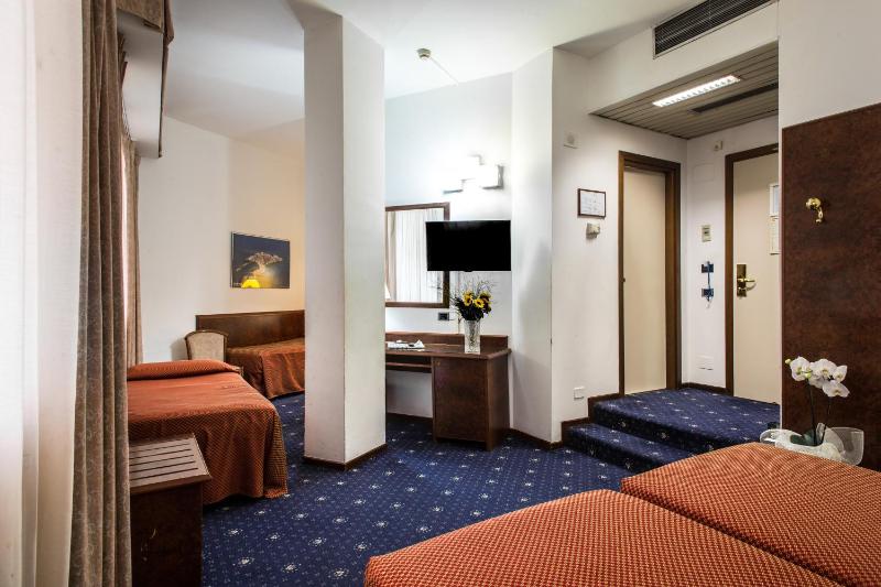Quadruple Room image 4