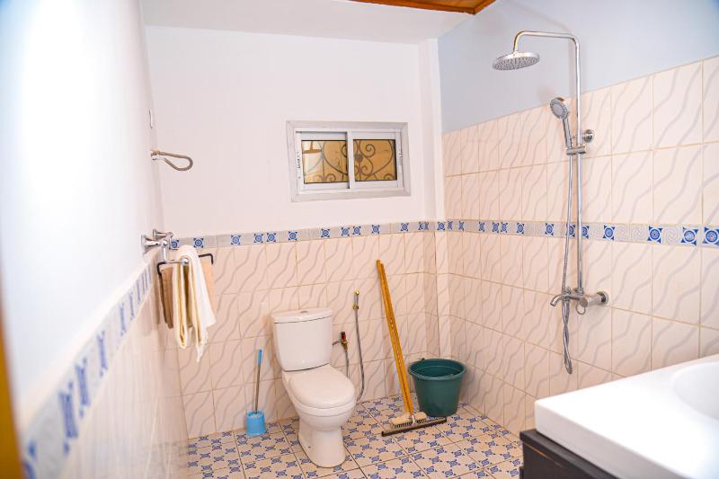 Appartement meublé 2 chambres avec salle de bain - 1 salon - 1e cuisine - La Concorde - Quartier Nkomkana - image 5