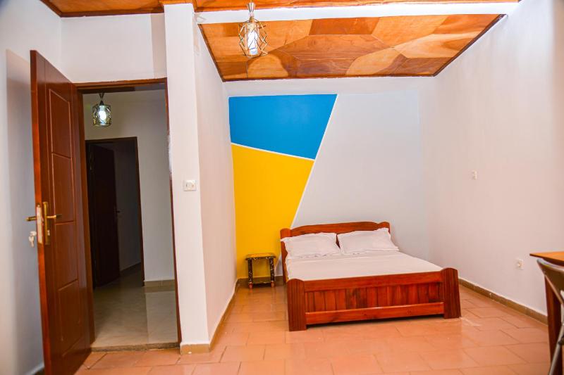 Appartement meublé 2 chambres avec salle de bain - 1 salon - 1e cuisine - La Concorde - Quartier Nkomkana - image 2