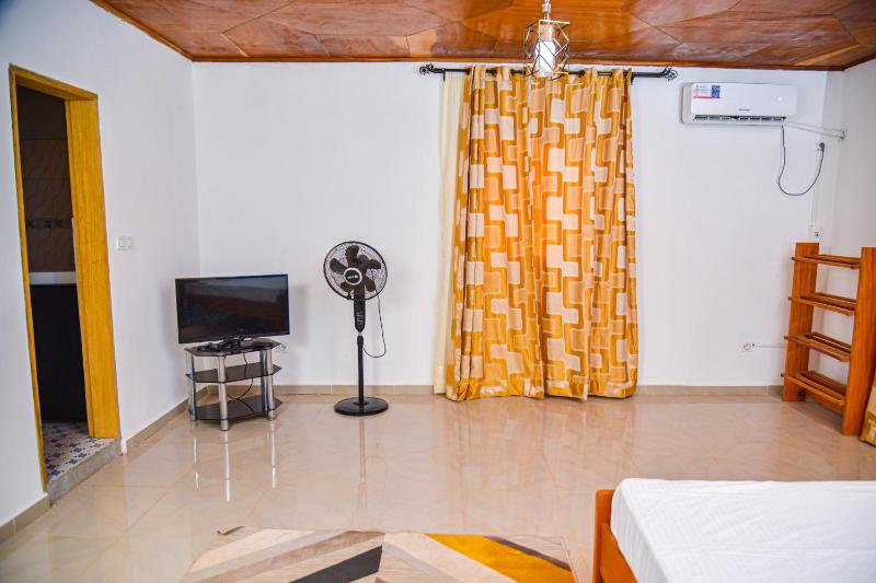 Appartement meublé 2 chambres avec salle de bain - 1 salon - 1e cuisine - La Concorde - Quartier Nkomkana - image 10