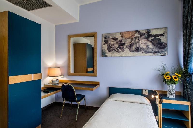 Single Room image 3