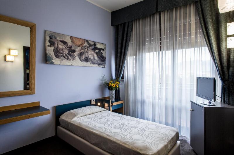 Single Room image 1