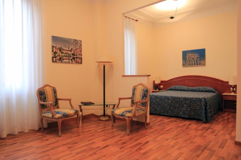 Deluxe Double or Twin Room image 3
