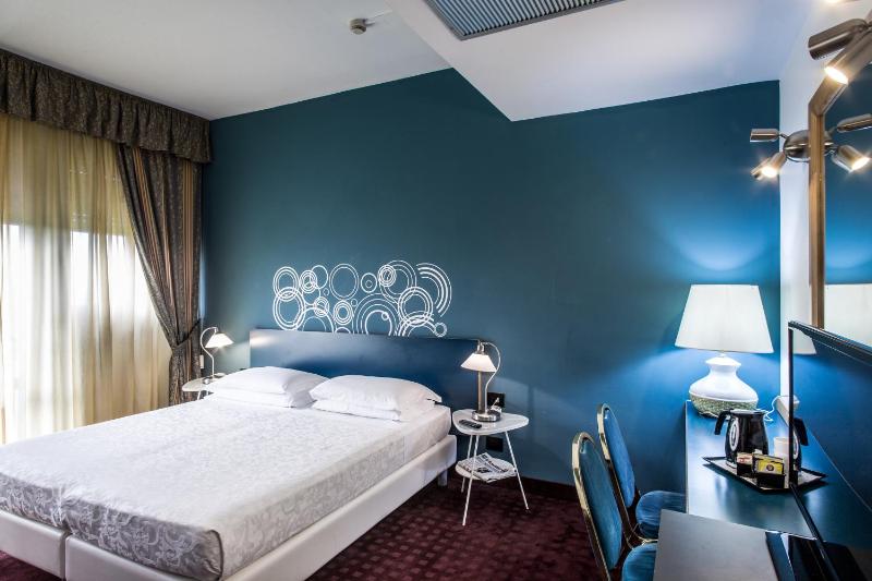 Superior Double Room image 1